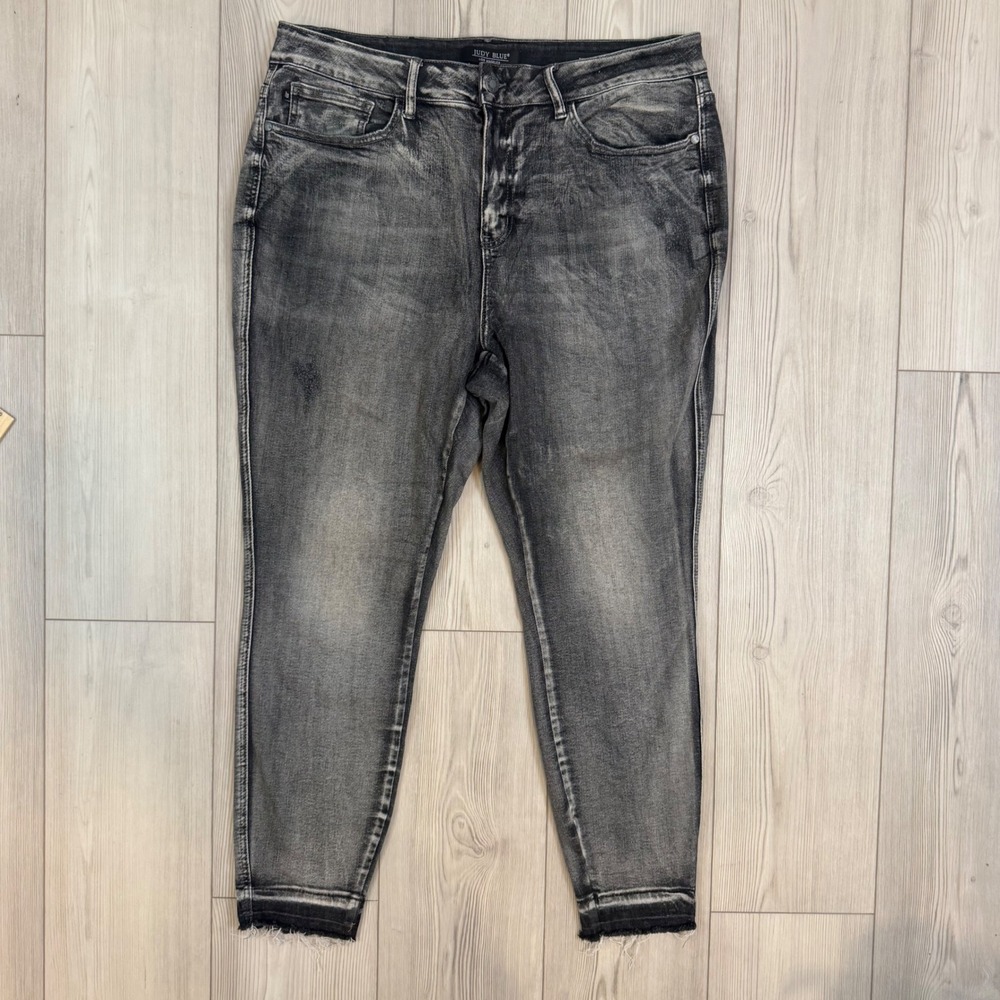 Judy Blue Skinny Fit‎ Faded Black Acid Wash Raw Hem Jeans 18W JB88165